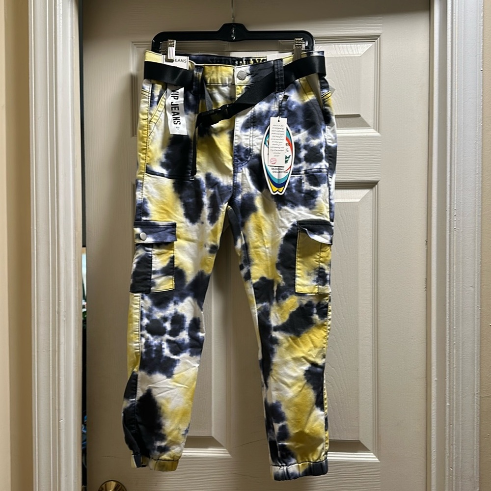 NWT VIP Sculpting Stretch Good Vibes
Jeans